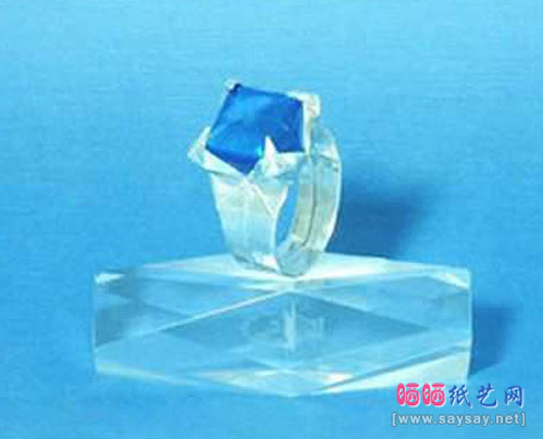 土户英二纸艺制作漂亮的钻石戒指折纸完成效果图