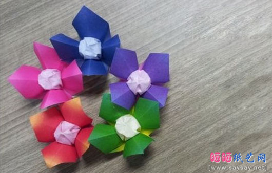 两种简单的四叶花折纸图片教程之款式二完成效果图