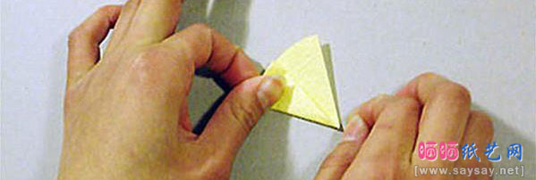 手工制作漂亮的纸艺小雏菊折纸图片教程步骤5