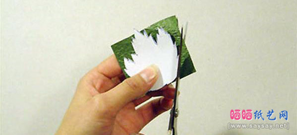 手工制作漂亮的纸艺小雏菊折纸图片教程步骤12