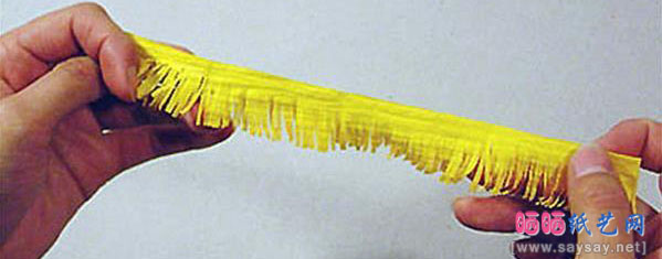 手工制作漂亮的纸艺小雏菊折纸图片教程步骤11