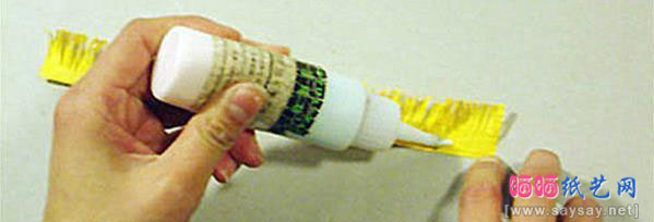 手工制作漂亮的纸艺小雏菊折纸图片教程步骤15