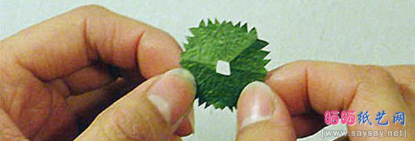 手工制作漂亮的纸艺小雏菊折纸图片教程步骤18