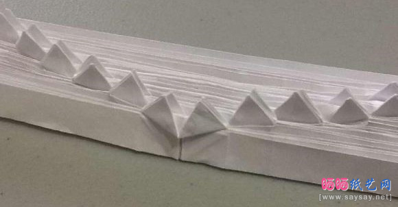 如何制作折纸鲨鱼嘴巴