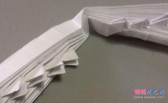 如何制作折纸鲨鱼嘴巴