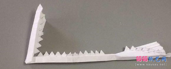 如何制作折纸鲨鱼嘴巴