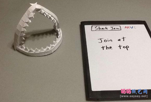 如何制作折纸鲨鱼嘴巴