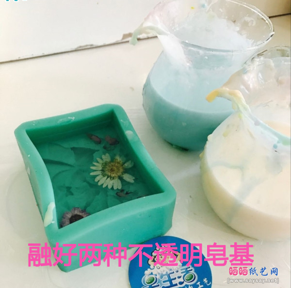 精美的干花手工皂制作方法步骤6-www.saybb.net