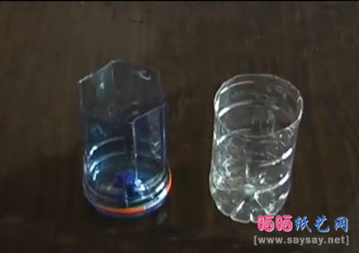 巧用塑料瓶制作无痕衣架步骤2
