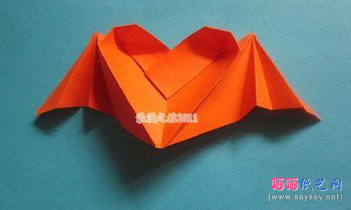 带翅膀的心形糖果盒折纸实拍教程图片步骤16-2