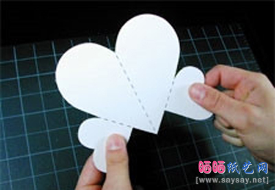 简单带翅膀的爱心立体卡片制作方法-www.saybb.net