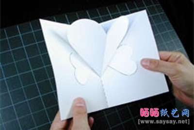 简单带翅膀的爱心立体卡片制作方法-www.saybb.net