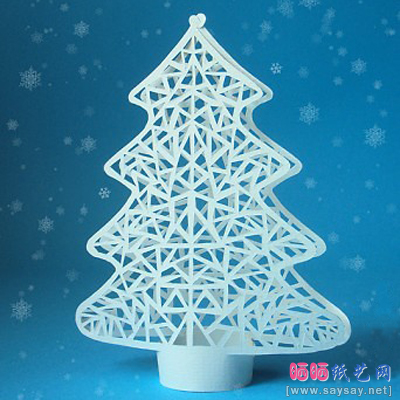 精致纸雕制作圣诞树剪纸完成效果图-www.saybb.net