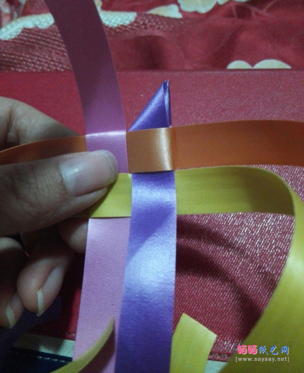 如何制作漂亮的丝带花-www.saybb.net