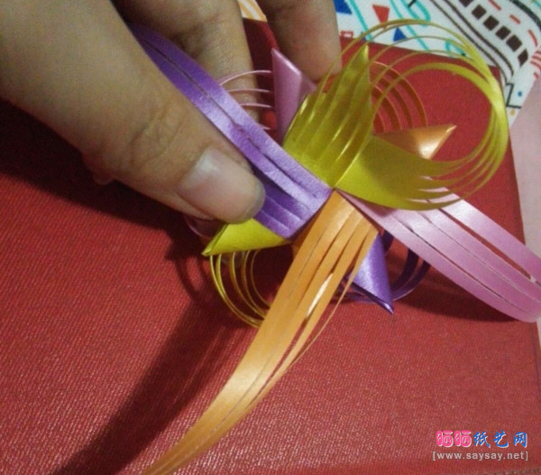 如何制作漂亮的丝带花-www.saybb.net