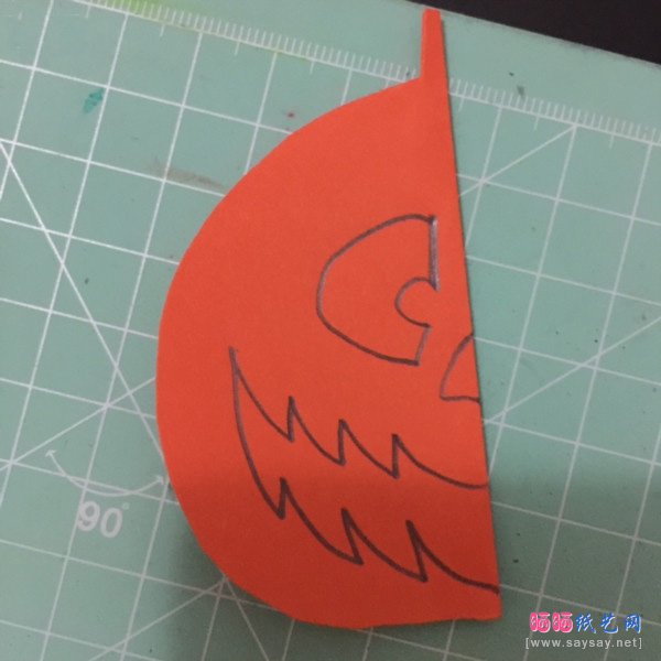 搞怪的南瓜头剪纸方法步骤6-儿童手工-www.saybb.net