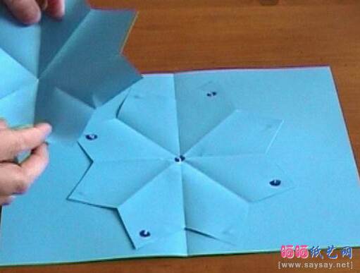 创意立体莲花贺卡制作图文教程图片步骤13-www.saybb.net