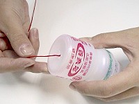 塑料瓶手工制作电话传声筒步骤3-www.saybb.net