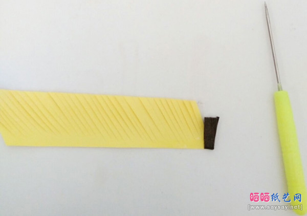漂亮菊花卷纸画制作步骤6-www.saybb.net