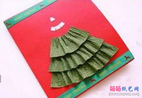 精致褶皱花边圣诞树卡片制作 圣诞贺卡教程步骤5-www.saybb.net