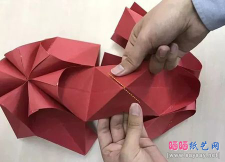 纸艺制作元旦剪纸灯笼的方法教程步骤11-www.saybb.net