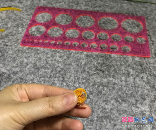 美丽的枫叶衍纸画手工制作步骤15-www.saybb.net