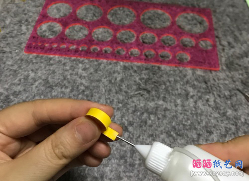 美丽的枫叶衍纸画手工制作步骤16-www.saybb.net