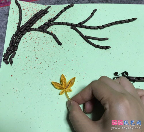 美丽的枫叶衍纸画手工制作步骤18-www.saybb.net