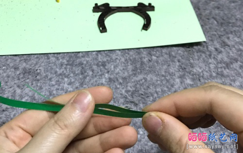 美丽的枫叶衍纸画手工制作步骤20-www.saybb.net