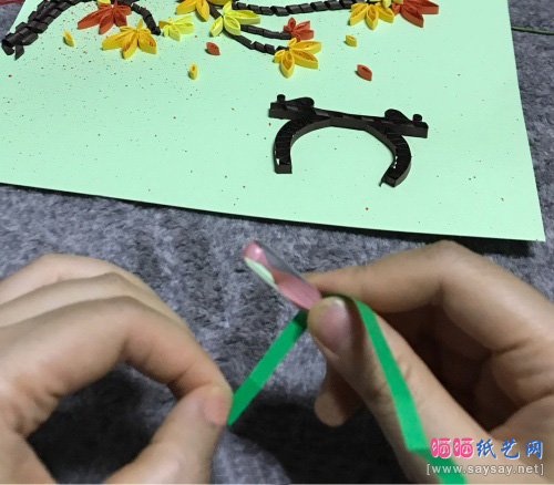 美丽的枫叶衍纸画手工制作步骤21-www.saybb.net