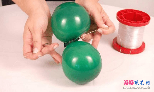 节日造型制作气球树方法教程步骤17-www.saybb.net