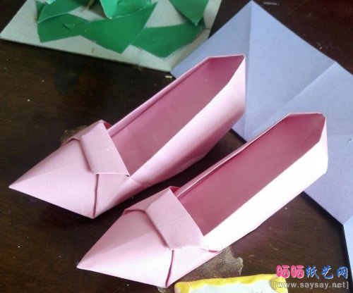 优雅的蝴蝶结高跟鞋折纸教程步骤1-www.saybb.net
