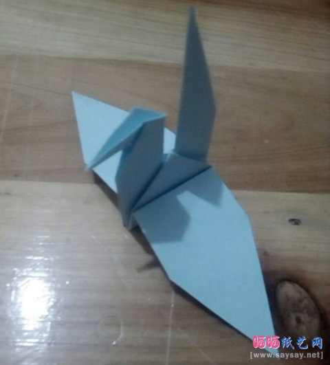 纸艺制作展翅高飞的千纸鹤折纸图文教程步骤17-www.saybb.net