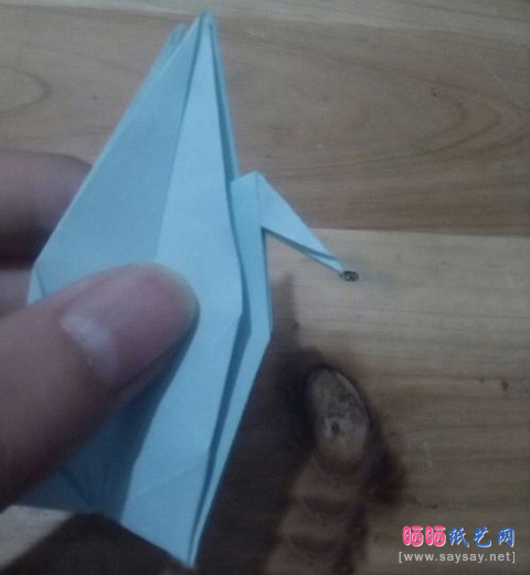 纸艺制作展翅高飞的千纸鹤折纸图文教程步骤15-www.saybb.net