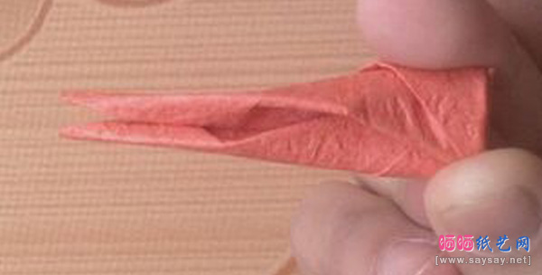 实用折纸教程可爱的小兔子笔帽制作方法步骤9-www.saybb.net