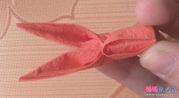 实用折纸教程可爱的小兔子笔帽制作方法步骤11-www.saybb.net