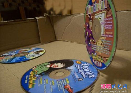 旧光盘变废为宝制作个性灯罩图片步骤2-www.saybb.net