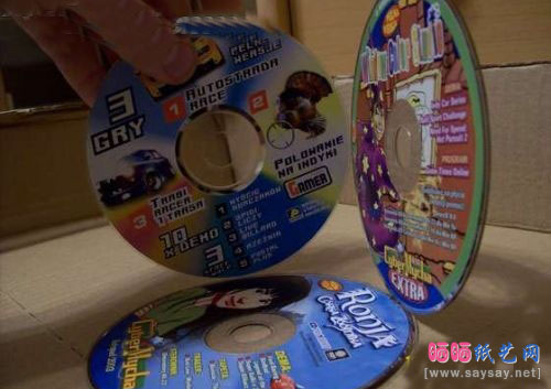 旧光盘变废为宝制作个性灯罩图片步骤3-www.saybb.net