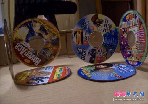 旧光盘变废为宝制作个性灯罩图片步骤4-www.saybb.net