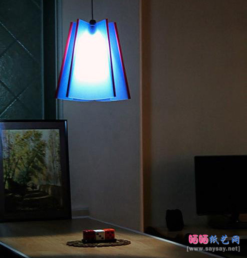 档案夹小册子废物利用改造diy时尚灯罩完成效果图-www.saybb.net