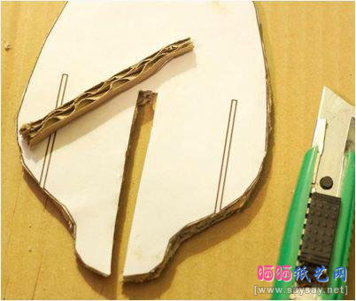 创意的立体纸板驯鹿制作步骤4-www.saybb.net