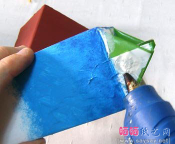 牛奶盒DIY制作小鸟装饰屋步骤8-www.saybb.net