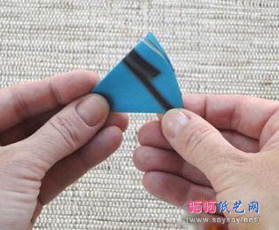 旧杂志手工制作精美圣诞花环步骤4-www.saybb.net