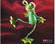 卷纸制作生动形象的青蛙纸艺DIY教程图解